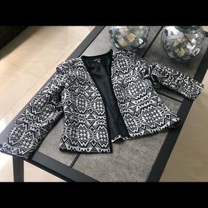 Kasper design black and white blazer size 10.